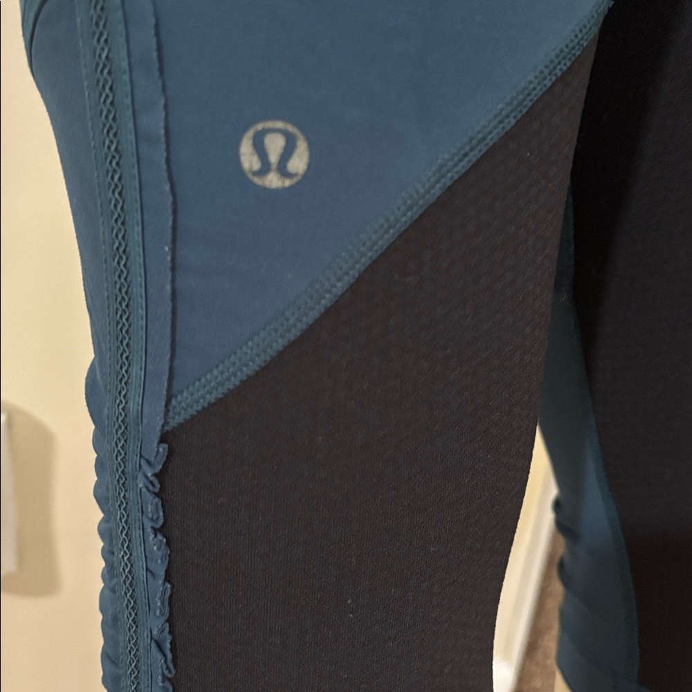 Lululemon Run: For Your Life Crop size 8 - Picture 11 of 12